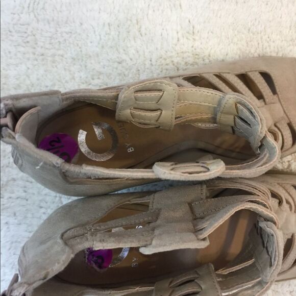 Guess Beige suede zipper heels block boots size 8.5 - Picture 4 of 5